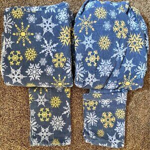 RUVANTI Queen Flannel Sheets Set. Blue Background with Snowflakes Pattern